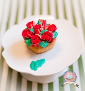 Kuchenkönigin Erdbeer-Sahne Cupcakes Rezept Frühling Tulpen Puddingscreme Vanille Backen