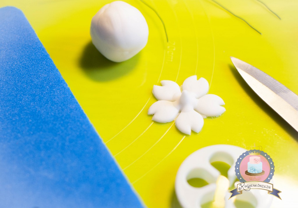 Adretter Vintage Frühlingsstrauß aus Zuckerblüten | Tutorial hier