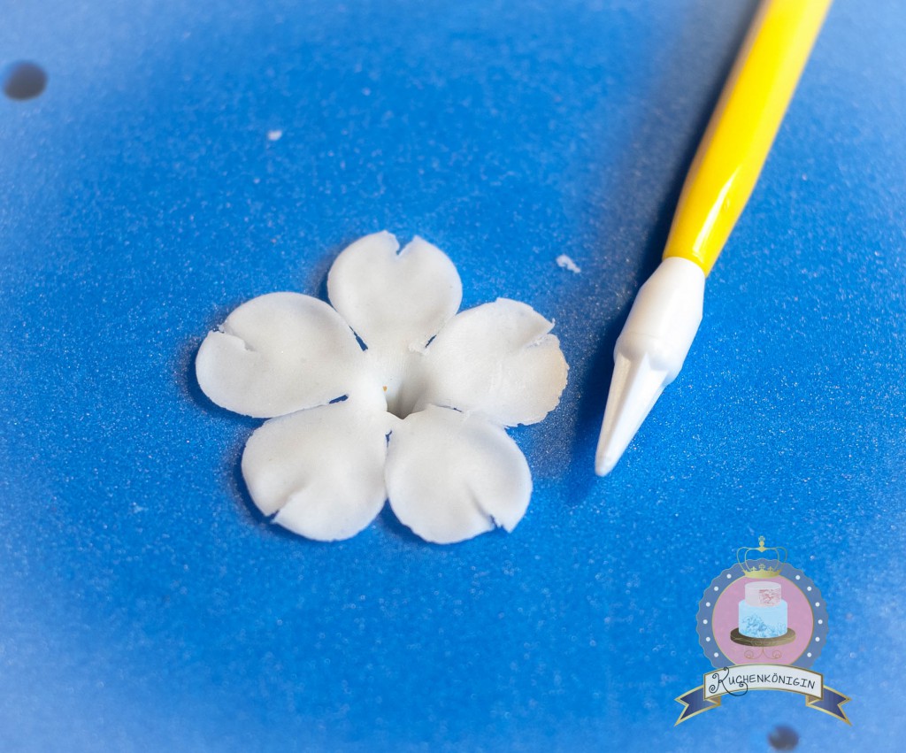 Adretter Vintage Frühlingsstrauß aus Zuckerblüten | Tutorial hier