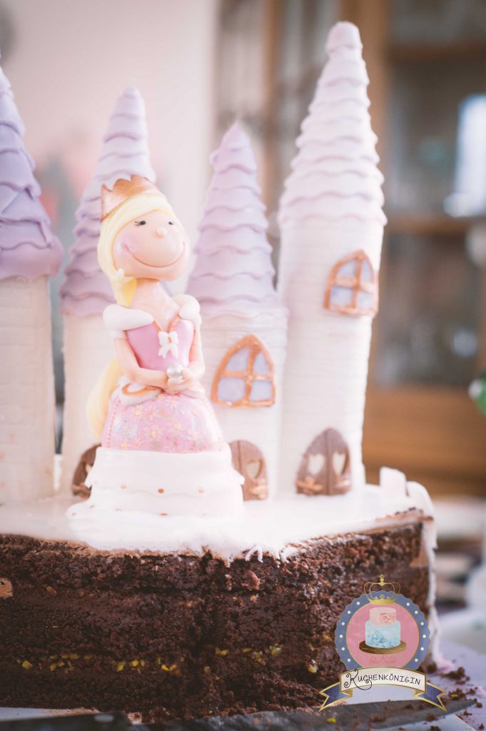 Kuchenkönigin Knight Princess Fairy Tale Ritter Prinzessin Fondant Torte Cake Castle Rosa Schwerter Kekse Cakepop Cupcake Birthday Geburtstag